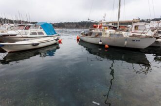 Omišalj: Onečišćenje mora u uvali Pesja u blizini LNG terminala