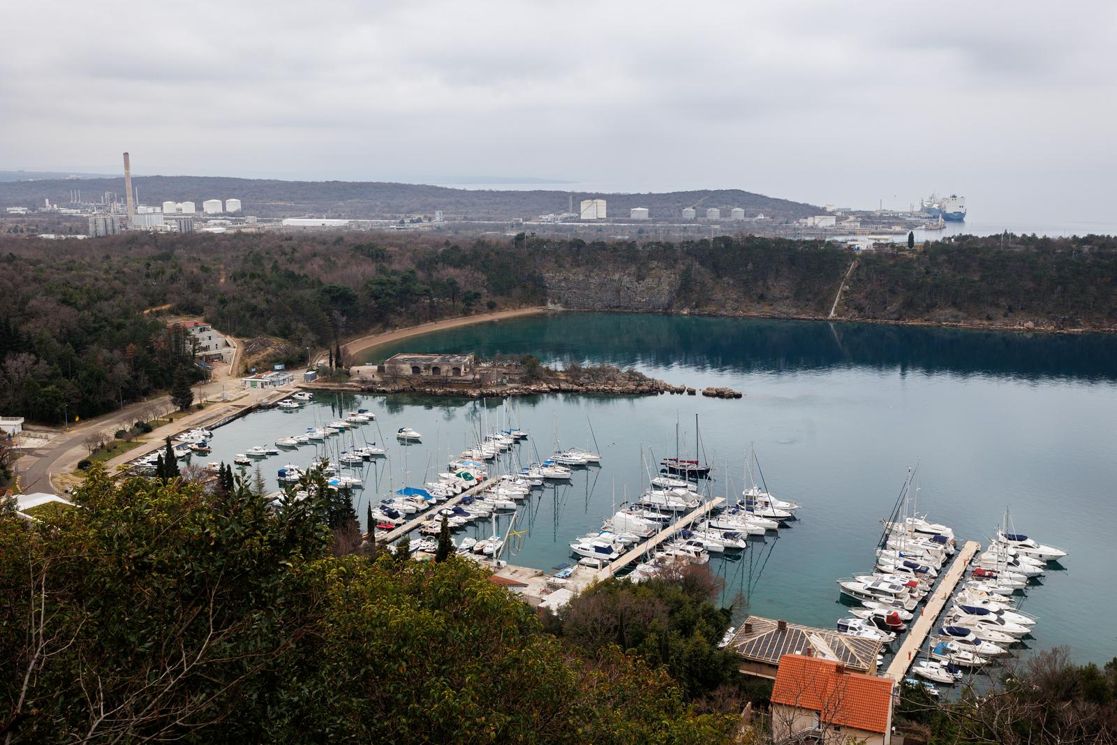 Omišalj: Onečišćenje mora u uvali Pesja u blizini LNG terminala Omišalj: Onečišćenje mora u uvali Pesja u blizini LNG terminala