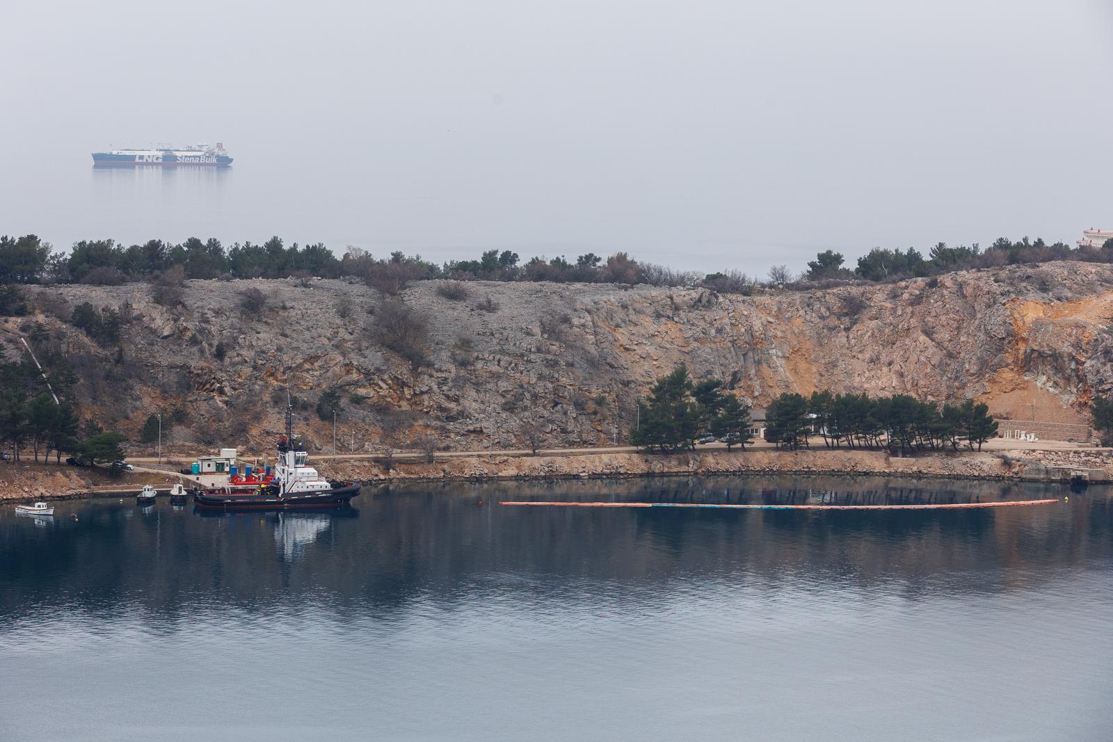 Omišalj: Onečišćenje mora u uvali Pesja u blizini LNG terminala Omišalj: Onečišćenje mora u uvali Pesja u blizini LNG terminala