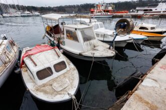 Omišalj: Onečišćenje mora u uvali Pesja u blizini LNG terminala