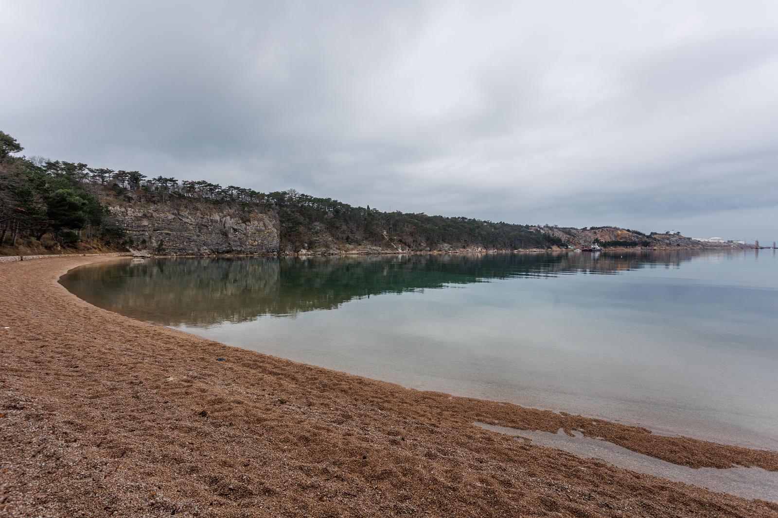 Omišalj: Onečišćenje mora u uvali Pesja u blizini LNG terminala Omišalj: Onečišćenje mora u uvali Pesja u blizini LNG terminala