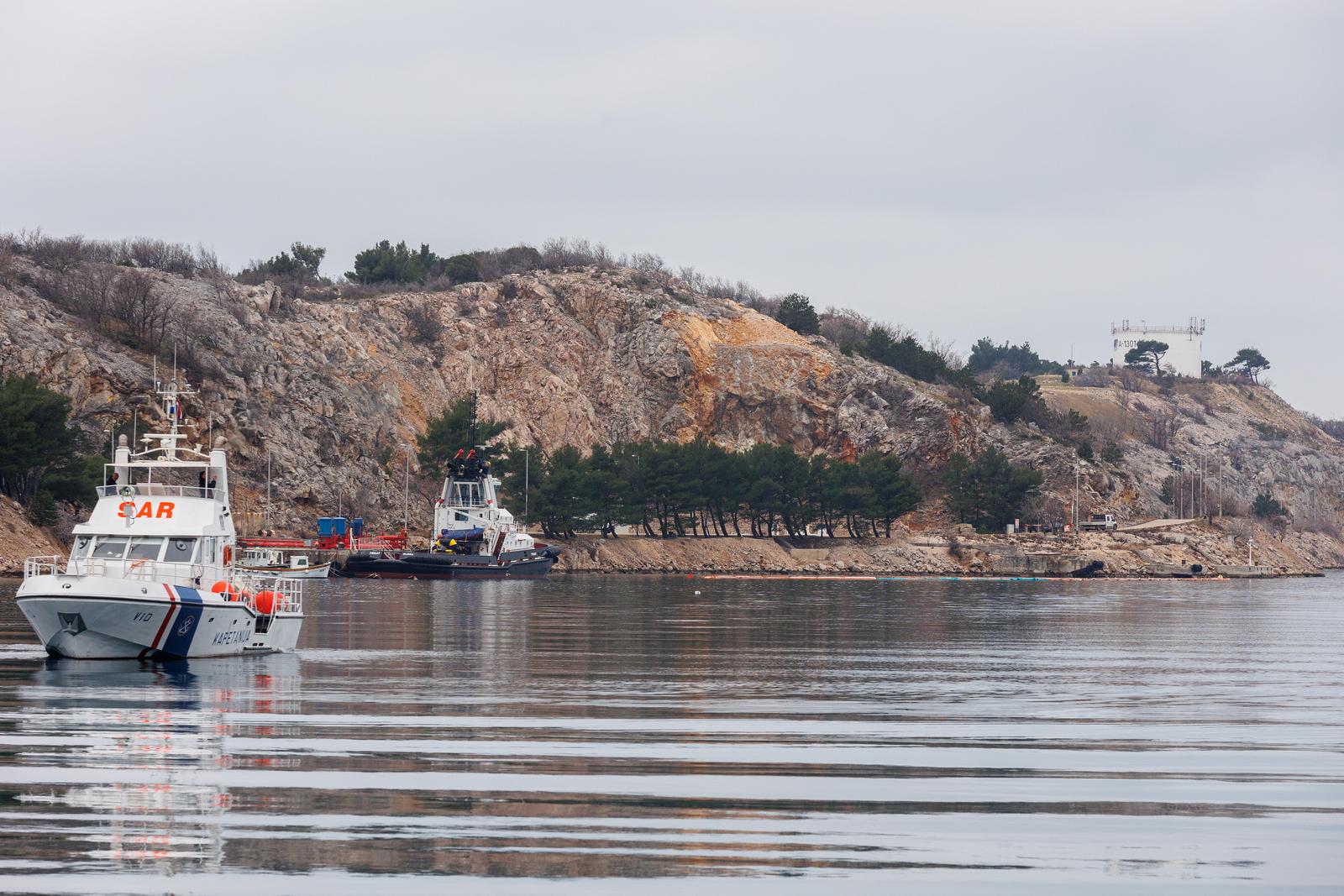 Omišalj: Onečišćenje mora u uvali Pesja u blizini LNG terminala Omišalj: Onečišćenje mora u uvali Pesja u blizini LNG terminala