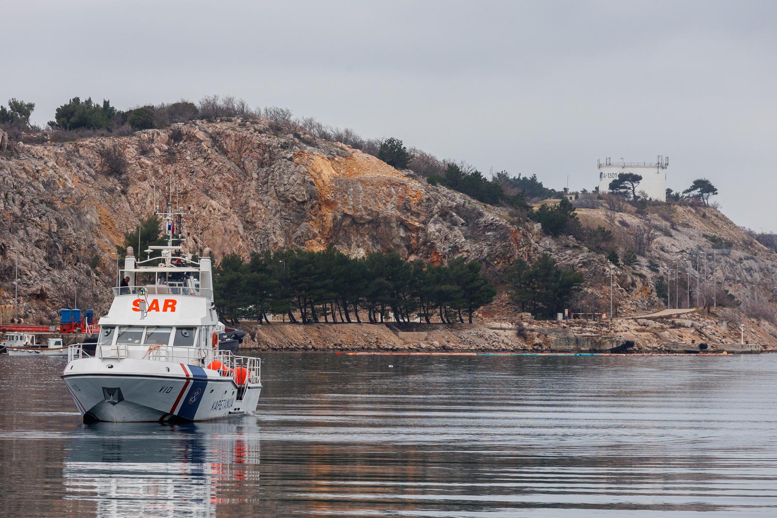 Omišalj: Onečišćenje mora u uvali Pesja u blizini LNG terminala Omišalj: Onečišćenje mora u uvali Pesja u blizini LNG terminala