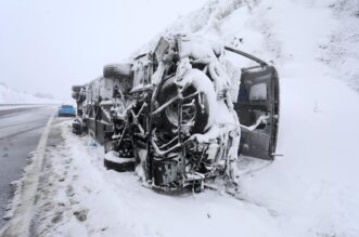 U prevrtanju autobusa na autocesti poginula jedna osoba