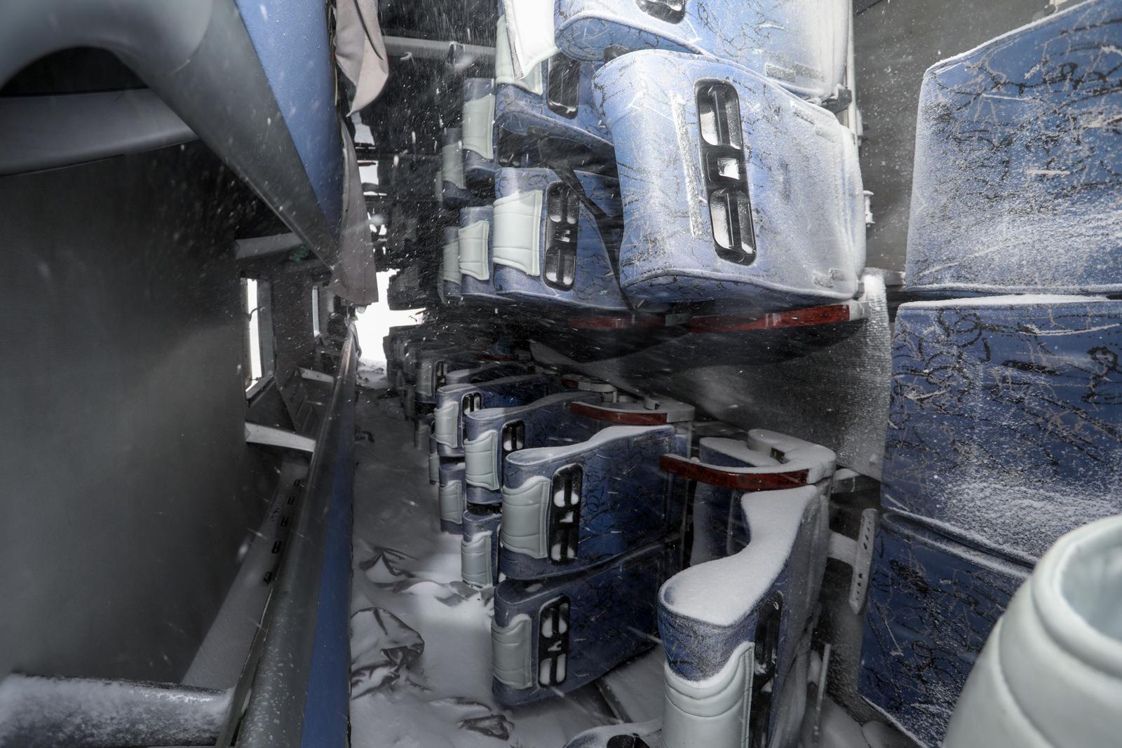 U prevrtanju autobusa na autocesti poginula jedna osoba U prevrtanju autobusa na autocesti poginula jedna osoba