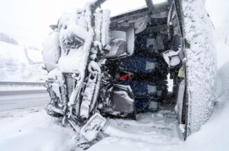 U prevrtanju autobusa na autocesti poginula jedna osoba