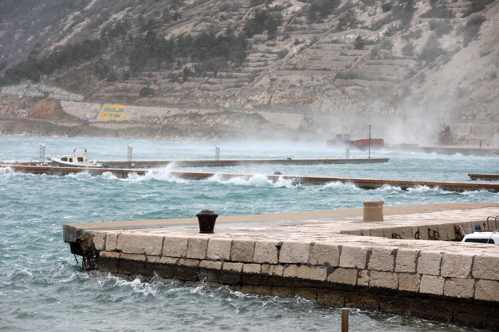 Olujna bura u Bakarskom zaljevu