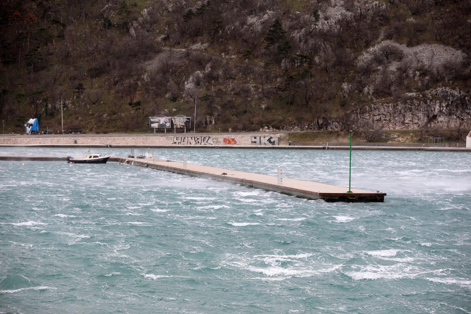 Olujna bura u Bakarskom zaljevu