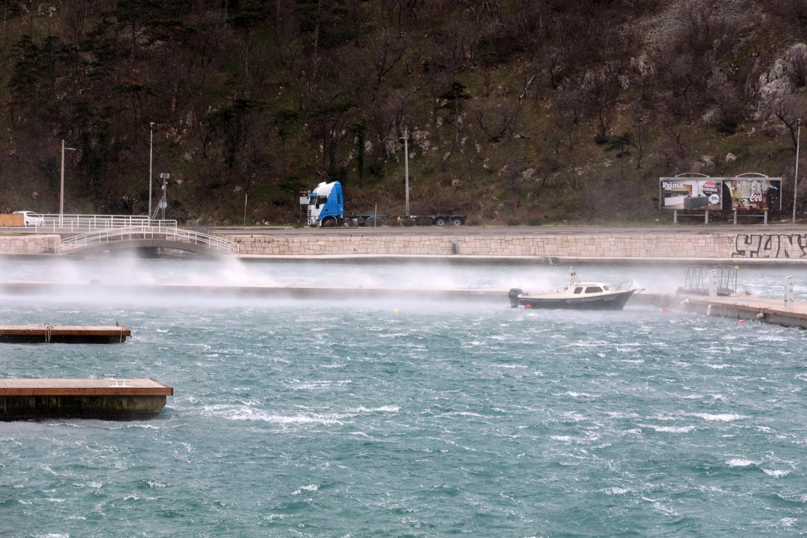 Olujna bura u Bakarskom zaljevu