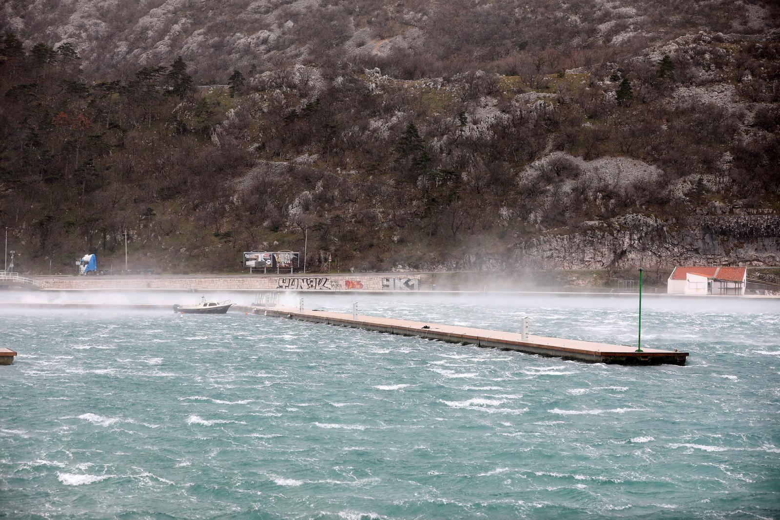 Olujna bura u Bakarskom zaljevu