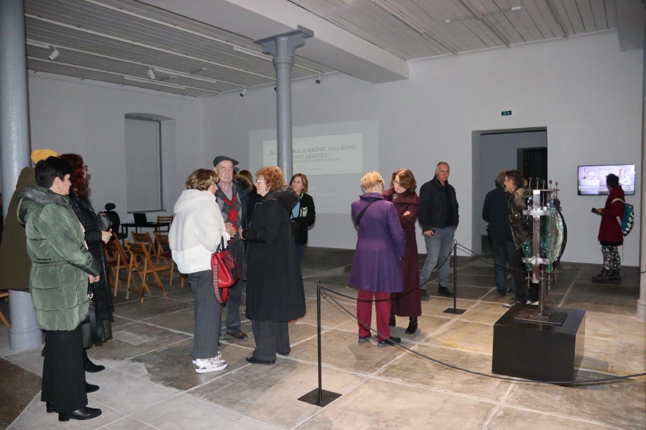 Predstavljanje-sklulpture-Jezgra-Okovano-staklo-Raoula-Goldonija-u-MMSU-5 Predstavljanje-sklulpture-Jezgra-Okovano-staklo-Raoula-Goldonija-u-MMSU-5