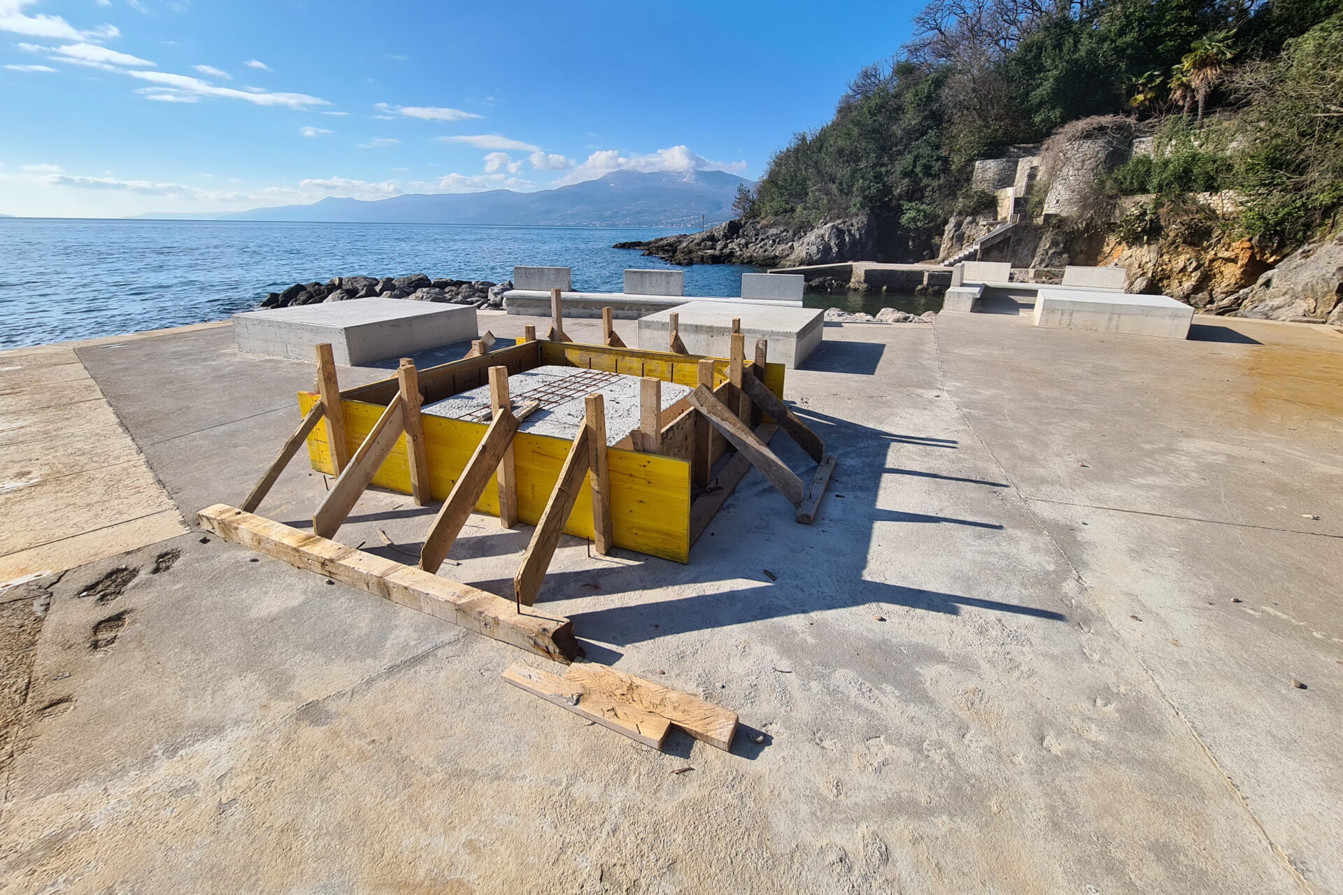 Radovi-na-prilagodbi-zapadnog-platoa-plaže-Ploče-siječanj-2023-2