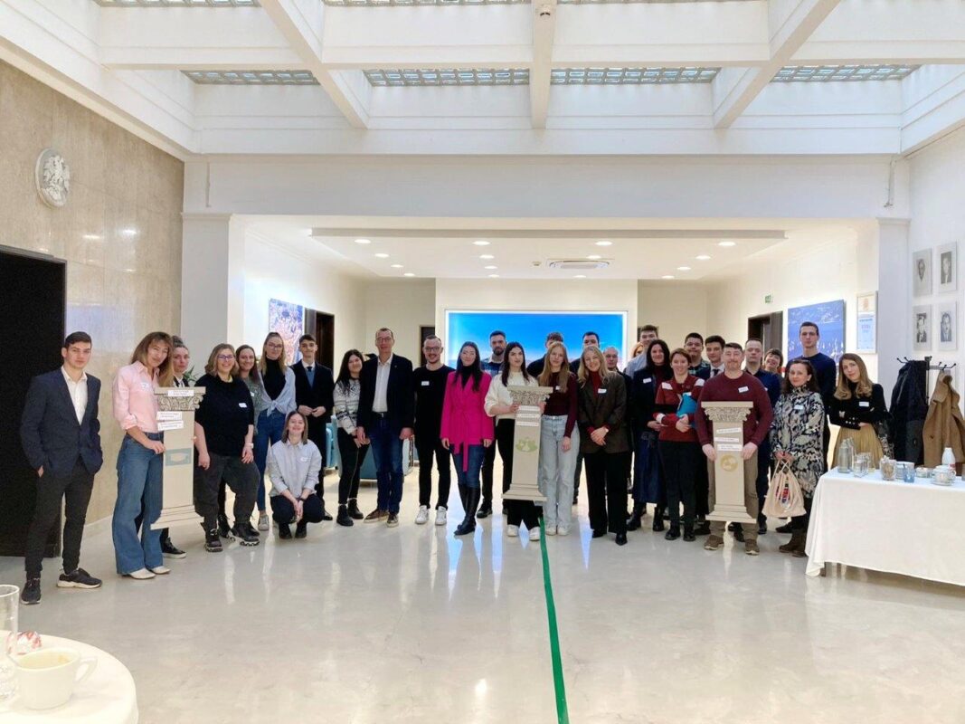 Grad-po-mjeri-mladih_kava-s-gradonačelnikom-61-1067×800