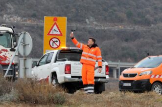 Kraljevica: Olujna bura prevrnula dostavni kamion