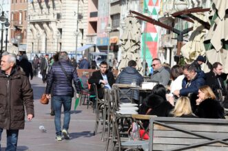 Rijeka: S pojavom sunca popunjene su terase kafića