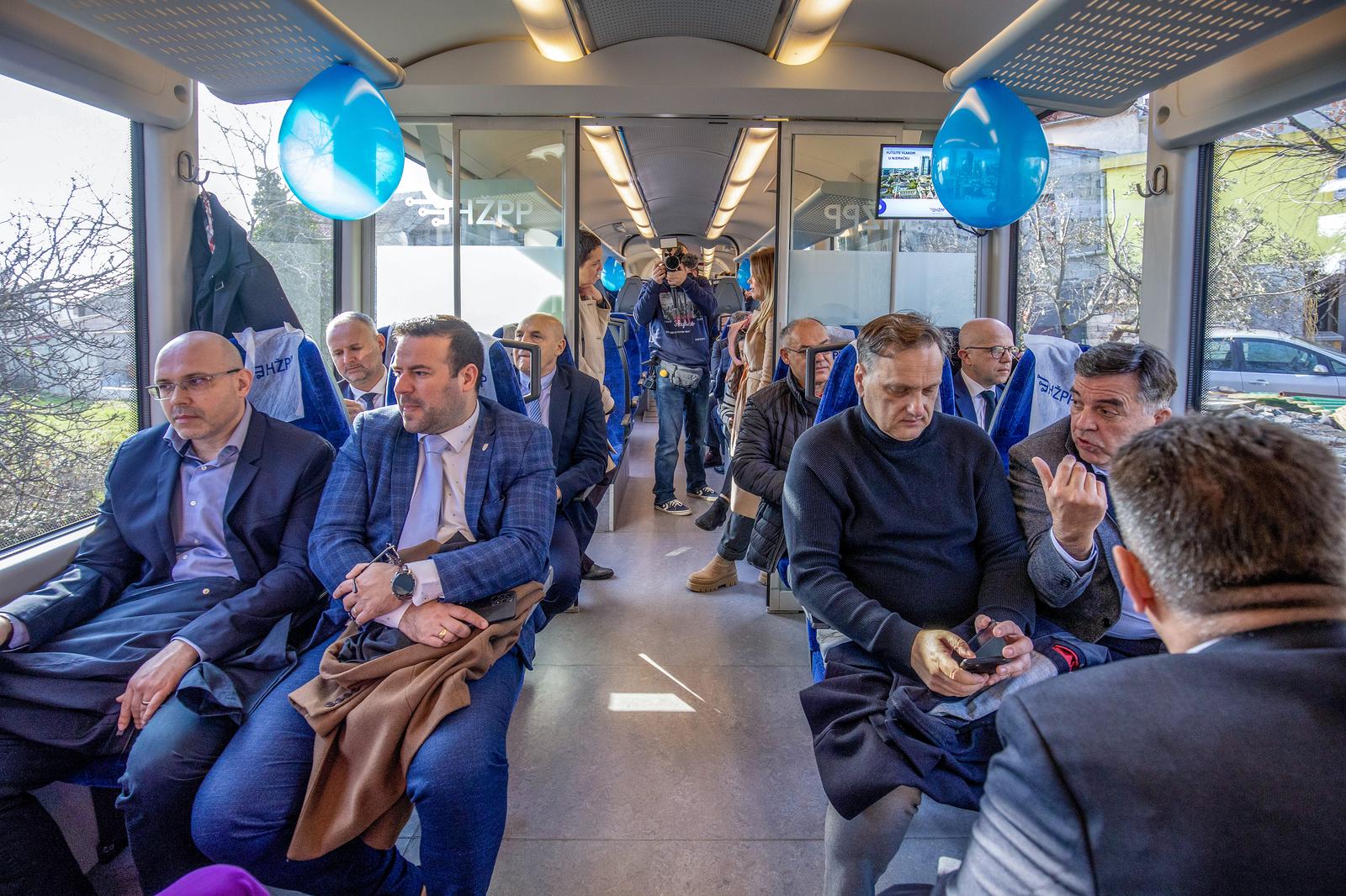 Prva vožnja novoga dizel-električnog motornog vlaka na relaciji Pula – Pazin Prva vožnja novoga dizel-električnog motornog vlaka na relaciji Pula – Pazin