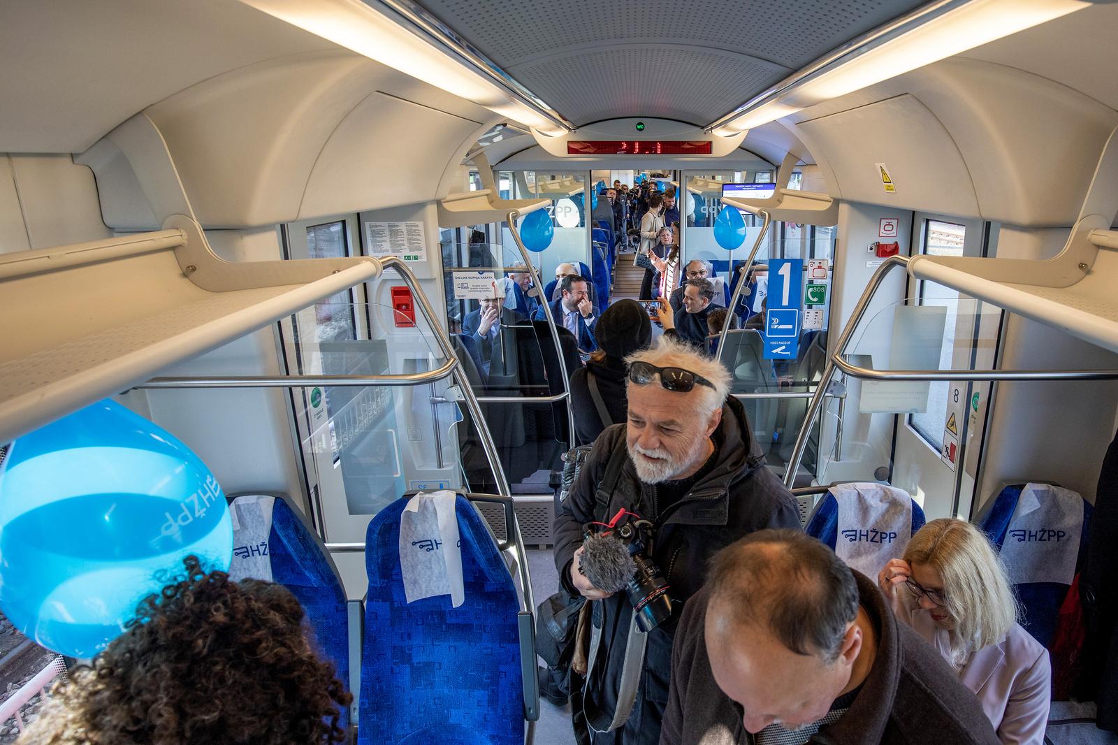 Prva vožnja novoga dizel-električnog motornog vlaka na relaciji Pula – Pazin Prva vožnja novoga dizel-električnog motornog vlaka na relaciji Pula – Pazin