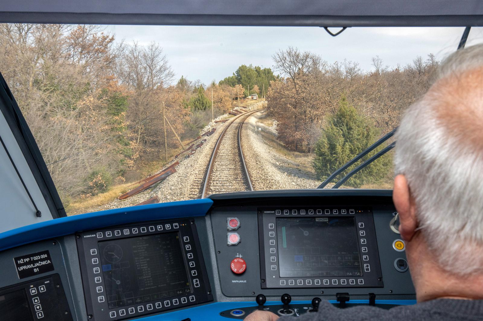 Prva vožnja novoga dizel-električnog motornog vlaka na relaciji Pula – Pazin Prva vožnja novoga dizel-električnog motornog vlaka na relaciji Pula – Pazin