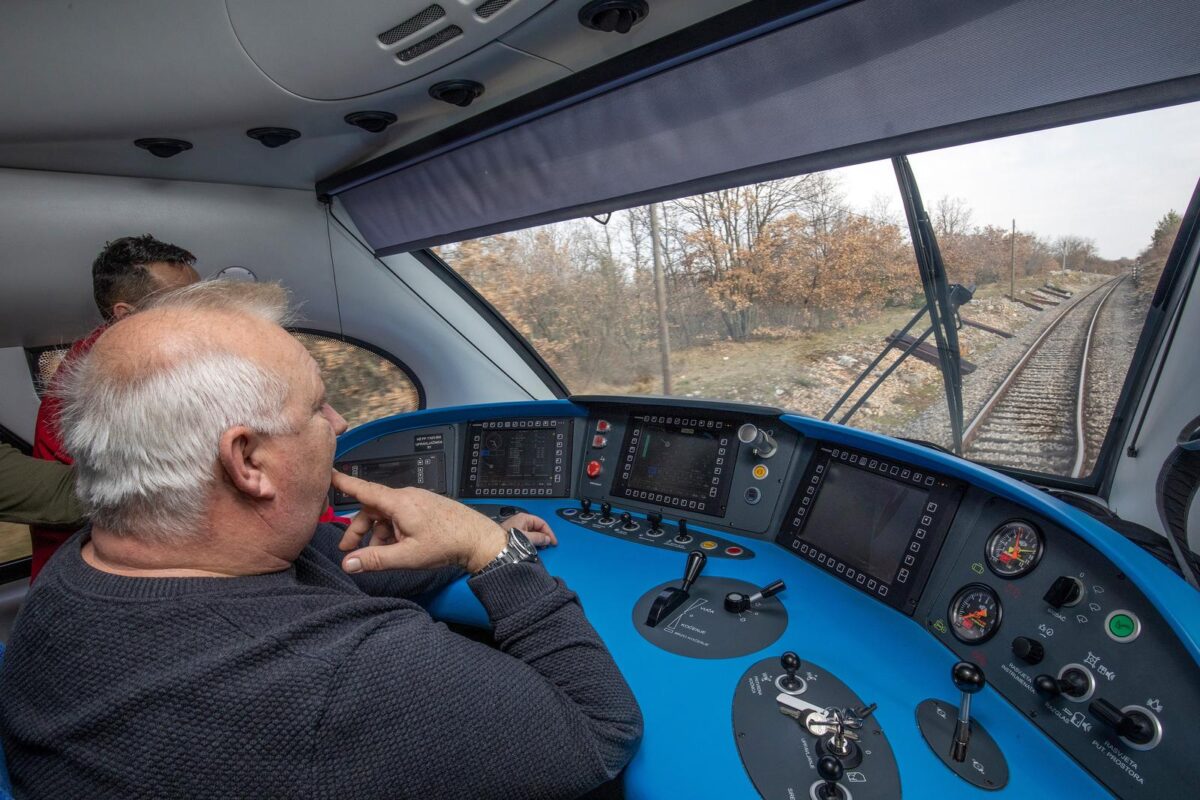Prva vožnja novoga dizel-električnog motornog vlaka na relaciji Pula - Pazin