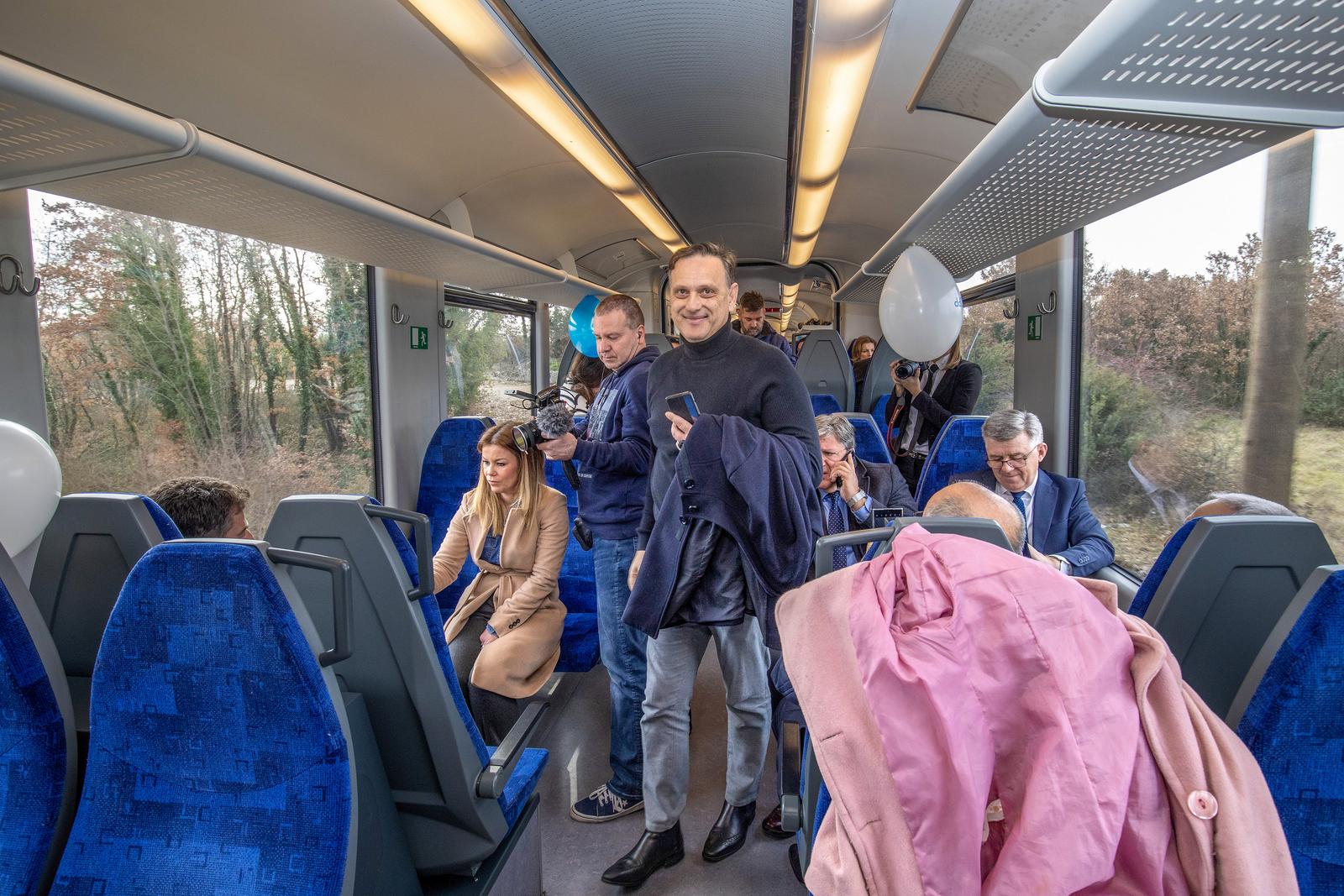Prva vožnja novoga dizel-električnog motornog vlaka na relaciji Pula – Pazin Prva vožnja novoga dizel-električnog motornog vlaka na relaciji Pula – Pazin