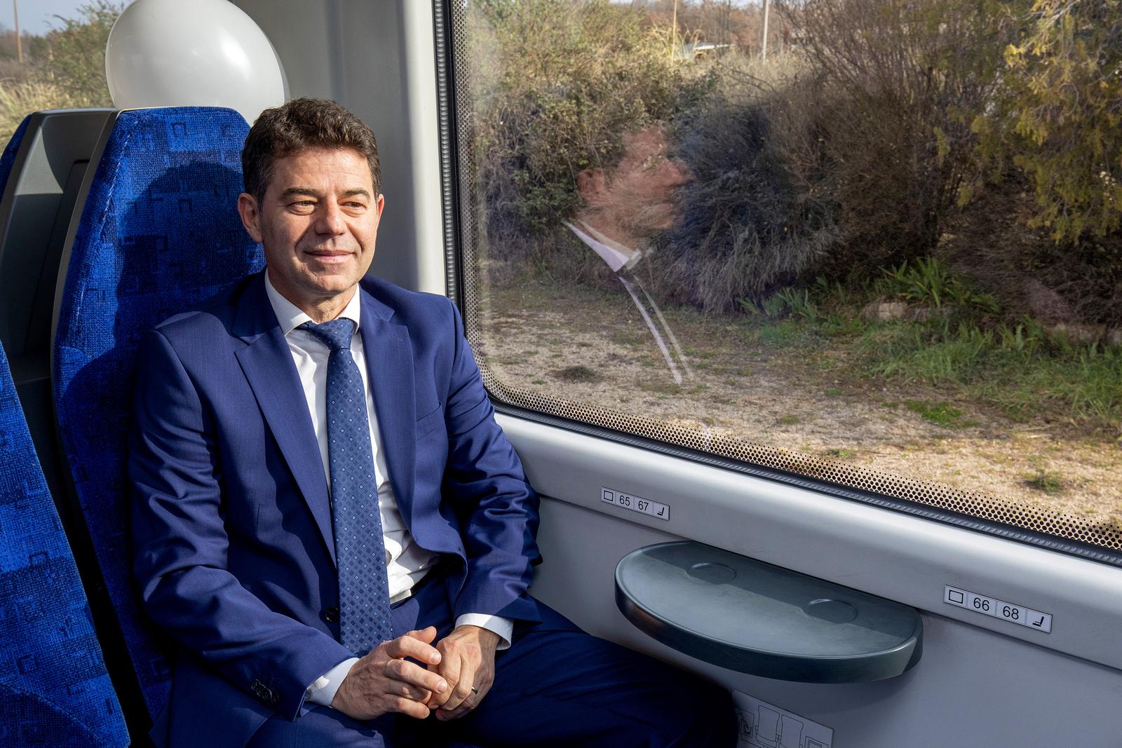 Prva vožnja novoga dizel-električnog motornog vlaka na relaciji Pula – Pazin Prva vožnja novoga dizel-električnog motornog vlaka na relaciji Pula – Pazin