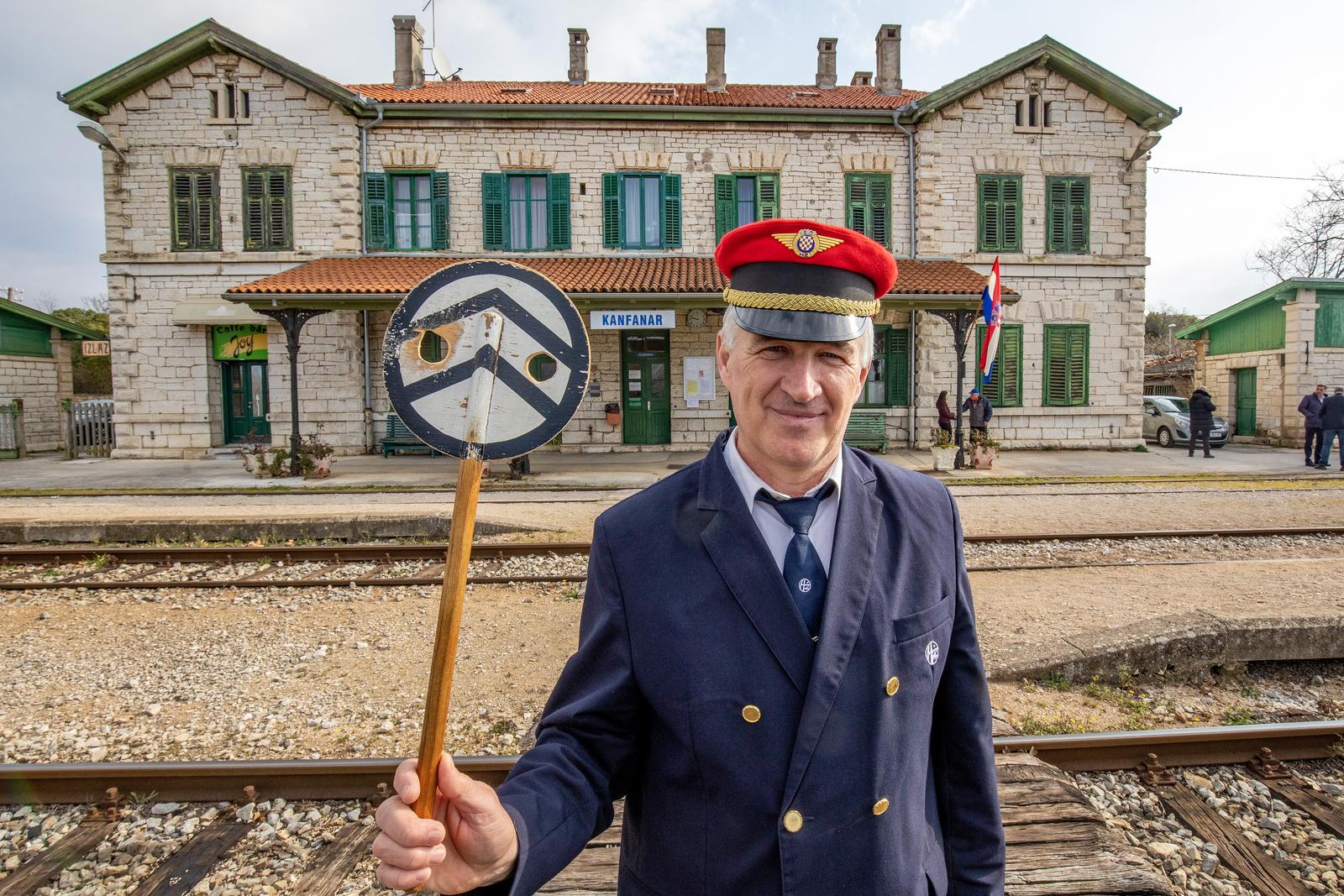 Prva vožnja novoga dizel-električnog motornog vlaka na relaciji Pula – Pazin Prva vožnja novoga dizel-električnog motornog vlaka na relaciji Pula – Pazin