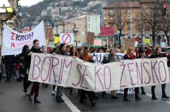 Noćni marš u Rijeci pod geslom Borim se ko žensko