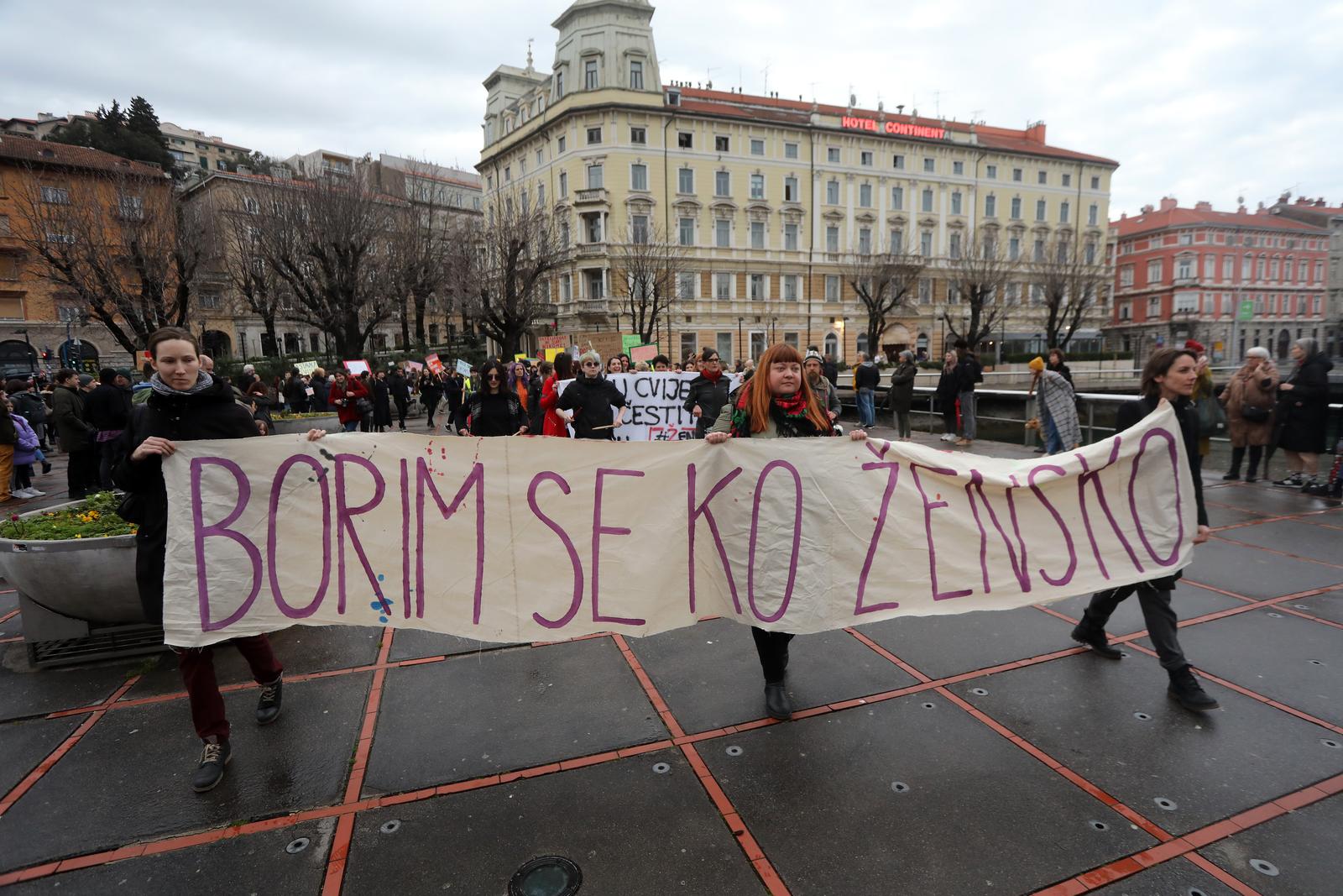 Noćni marš u Rijeci pod geslom Borim se ko žensko