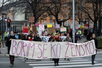 Noćni marš u Rijeci pod geslom Borim se ko žensko