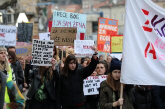 Noćni marš u Rijeci pod geslom Borim se ko žensko