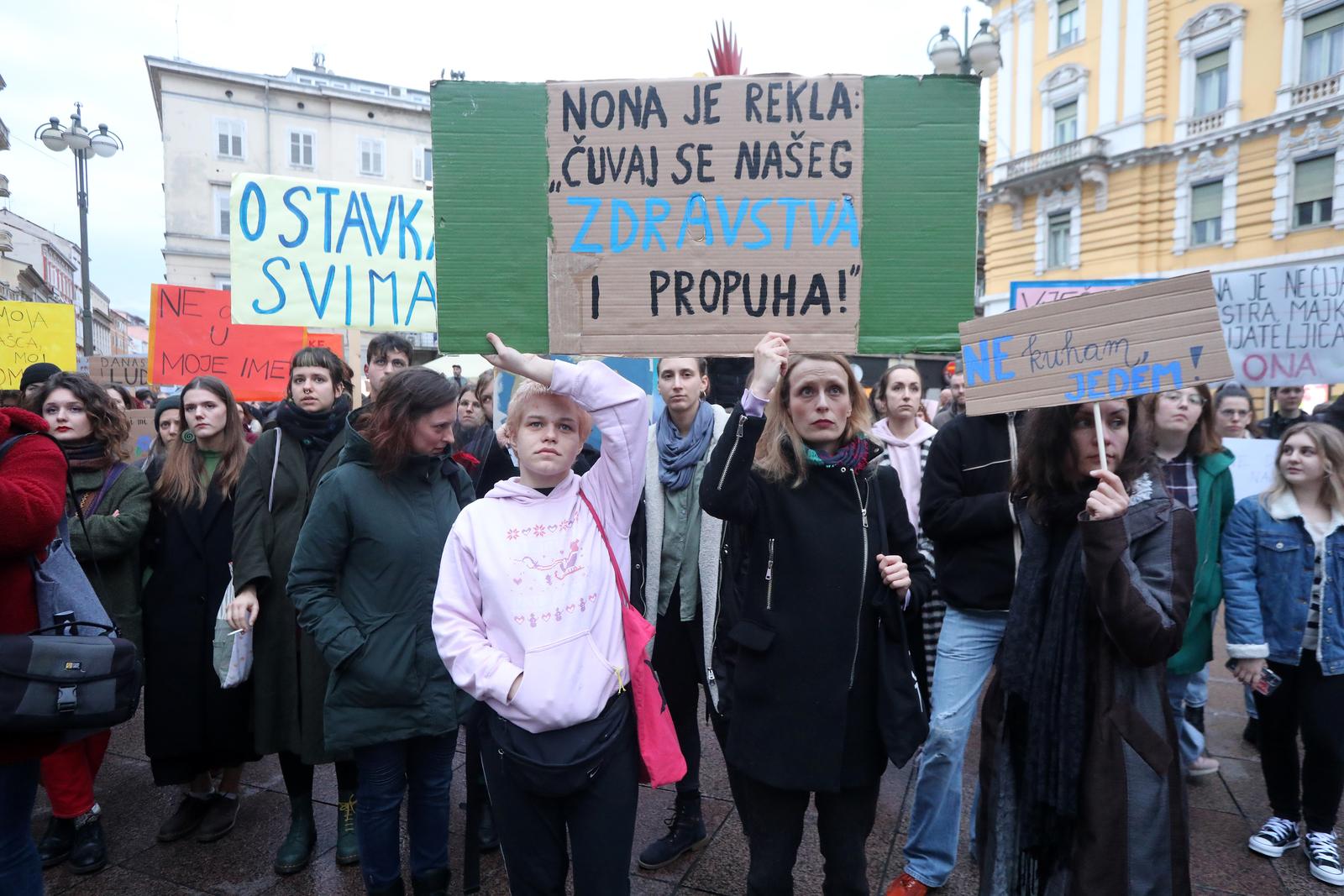 No?ni mar u Rijeci pod geslom Borim se ko ensko