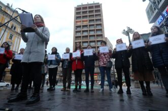 Noćni marš u Rijeci pod geslom Borim se ko žensko