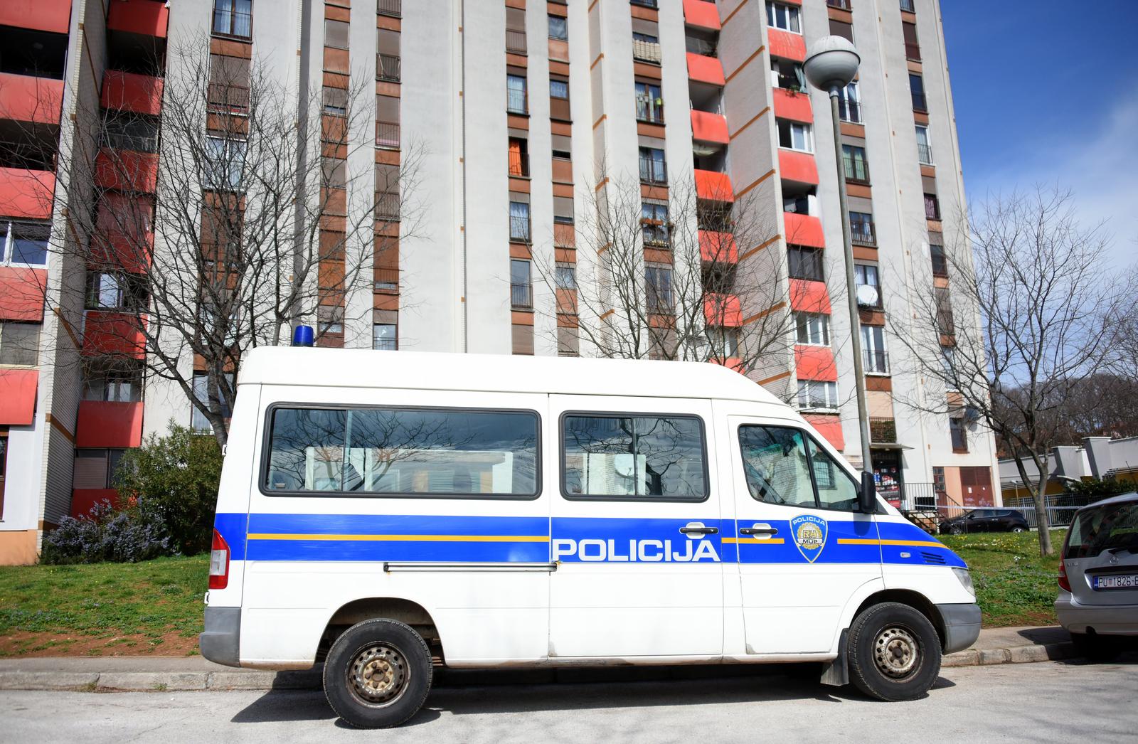 Pula: Pronašli mrtvo tijelo na ulazu zgrade