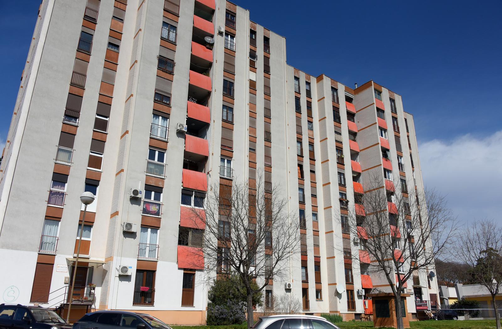 Pula: Pronašli mrtvo tijelo na ulazu zgrade