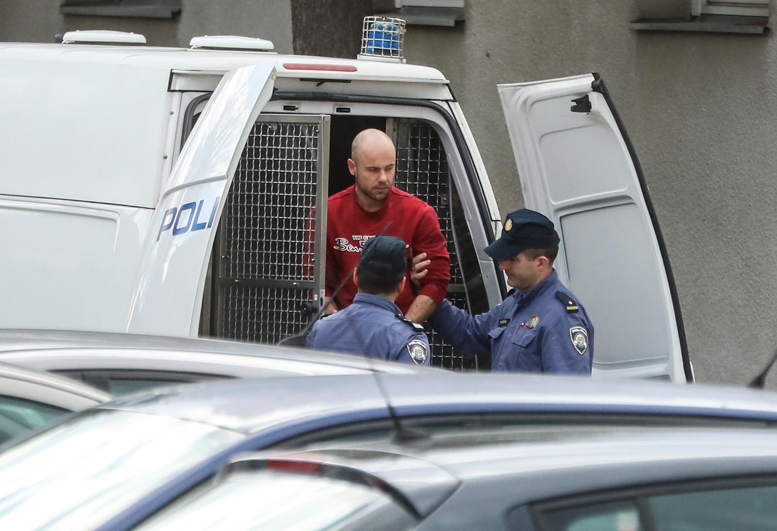 Zagreb: Policija preprećuje Jurja Mesića u prostorije Državnog odvjetništva Zagreb: Policija preprećuje Jurja Mesića u prostorije Državnog odvjetništva