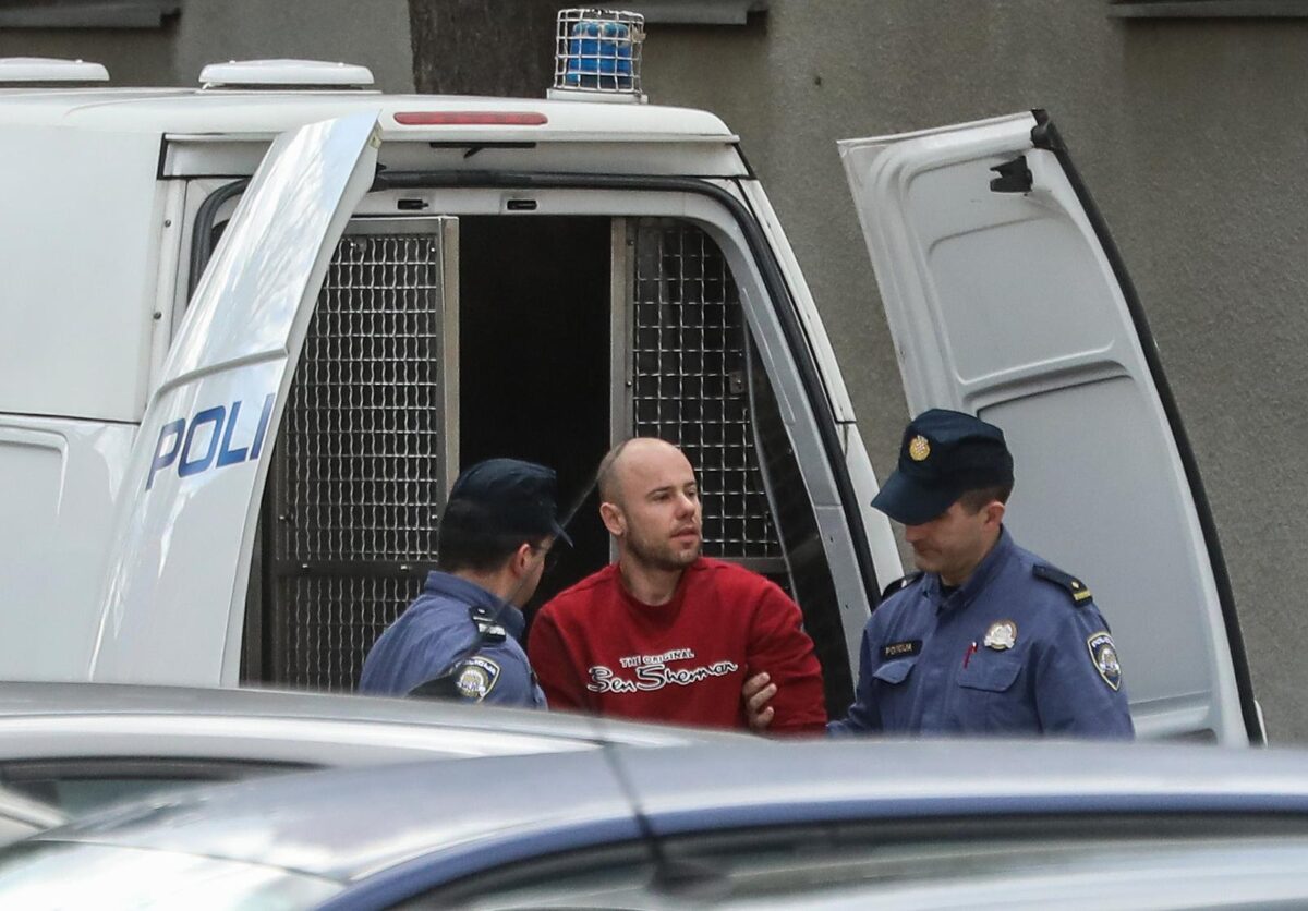 Zagreb: Policija preprećuje Jurja Mesića u prostorije Državnog odvjetništva
