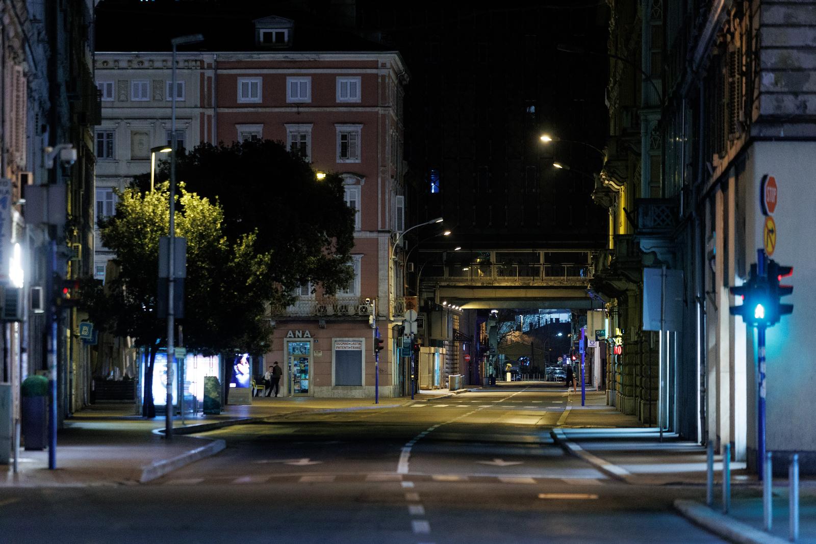 Ceste u užem centru Rijeke zatvorene za sav promet zbog uklanjanja protubrodske mine iz Luke Rijeka