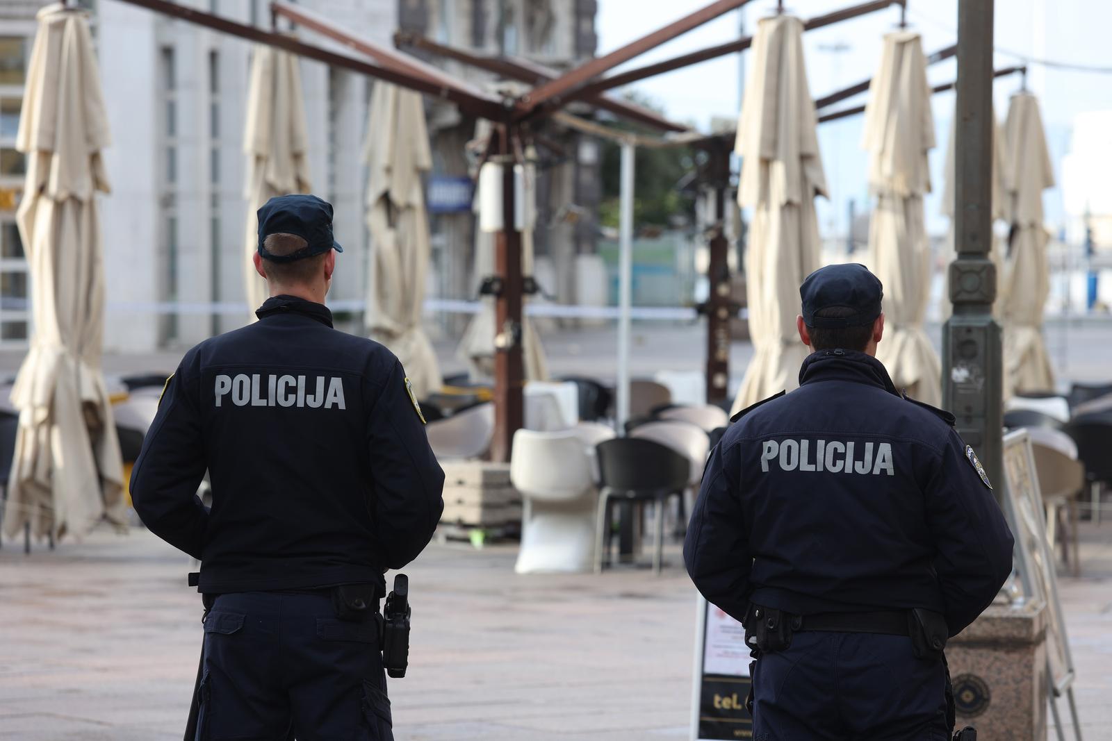 Rijeka: Počela operacija vađenja mine iz podmorja luke