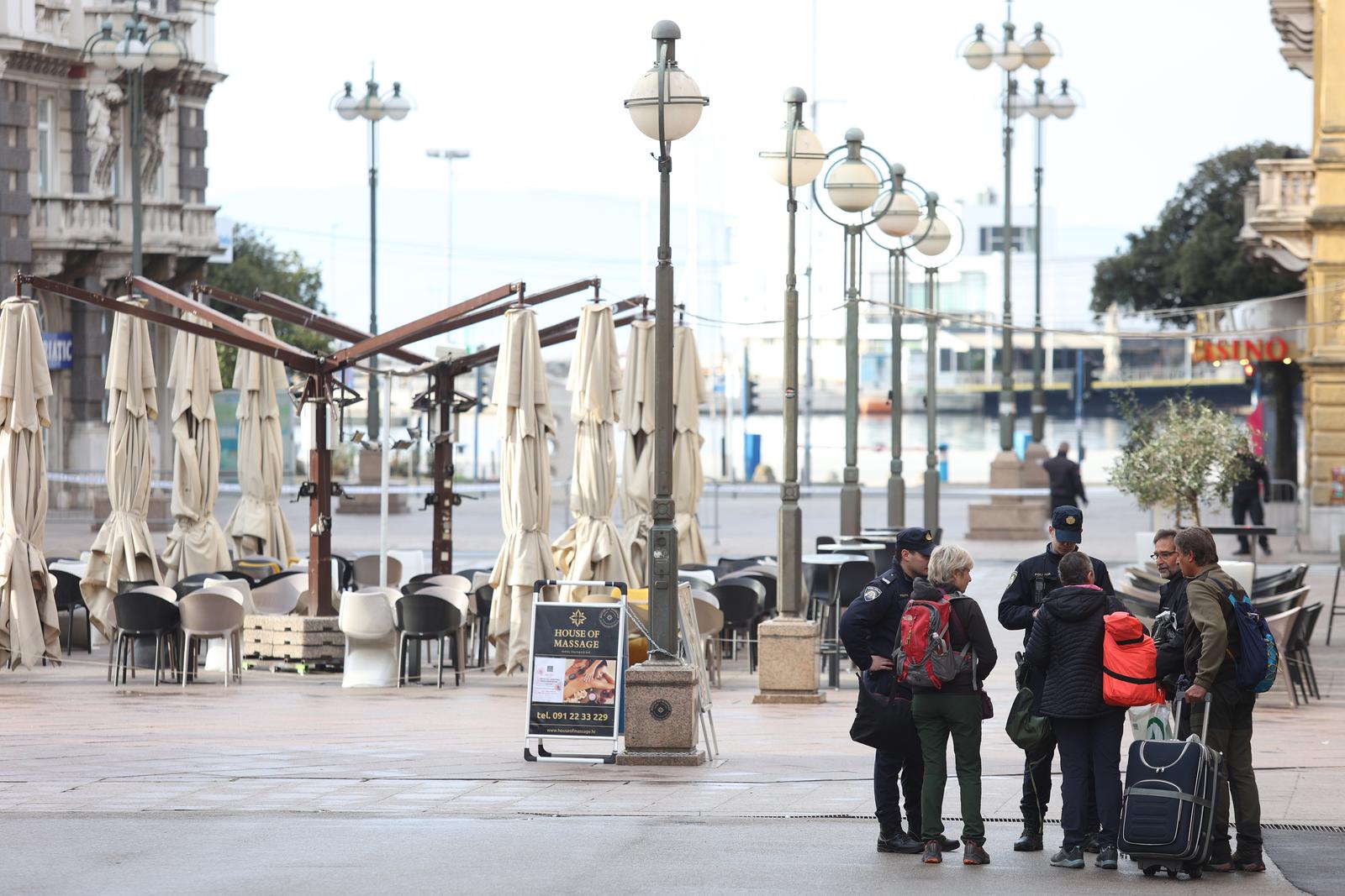 Rijeka: Počela operacija vađenja mine iz podmorja luke