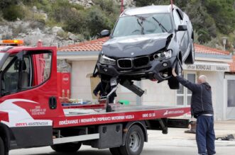 Iz mora izvučen automobil nakon tragedije u trajektnoj luci Prapratno