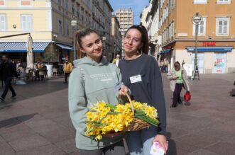 Rijeka: Na Korzu obilježen Dan narcisa posvećen oboljelima od raka dojke