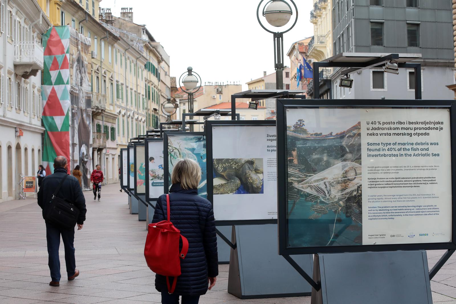 Rijeka: Na Korzu postavljena izložba “Volim grad kojim ne teče smeće” Rijeka: Na Korzu postavljena izložba “Volim grad kojim ne teče smeće”