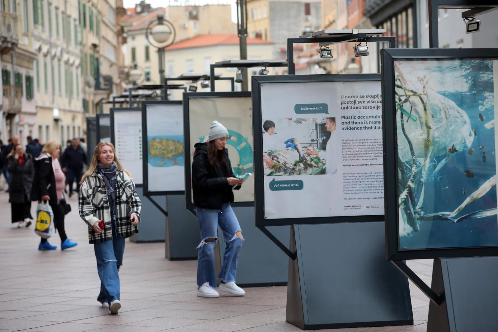 Rijeka: Na Korzu postavljena izložba “Volim grad kojim ne teče smeće” Rijeka: Na Korzu postavljena izložba “Volim grad kojim ne teče smeće”