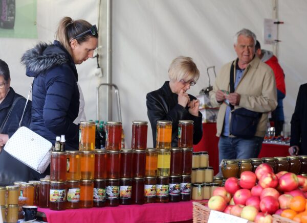 Rijeka: Otvoren sajam proizvođača i OPG-ova “Domaće je domaće” Rijeka: Otvoren sajam proizvođača i OPG-ova “Domaće je domaće”