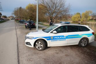 U Vinkovcima ubijen muškarac, policija pronašla i tijelo počinitelja