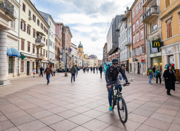 Ilustrativna wolt dostava grad korzo 4.4.2023.-17