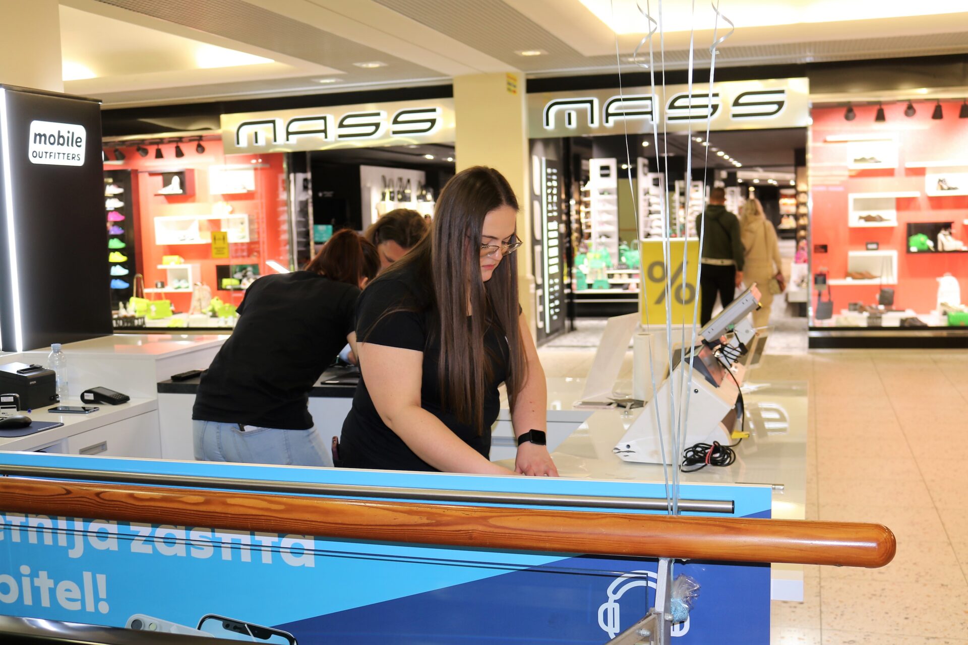 MOBILE OUTFITTERS5 MOBILE OUTFITTERS5