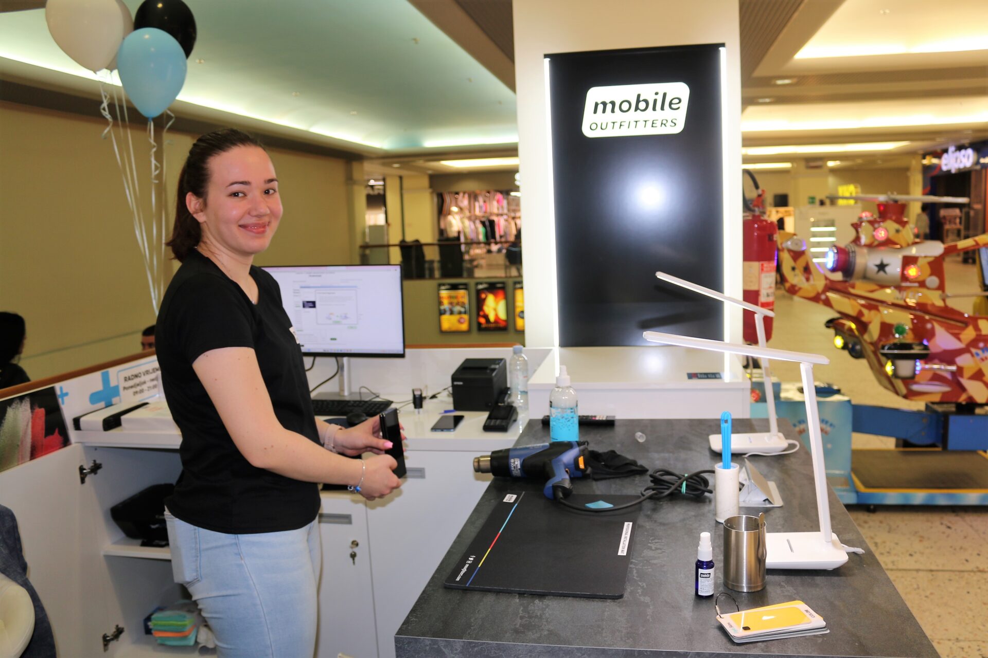 MOBILE OUTFITTERS7 MOBILE OUTFITTERS7