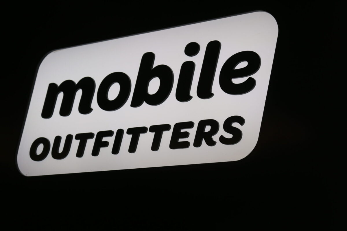 MOBILE OUTFITTERS888