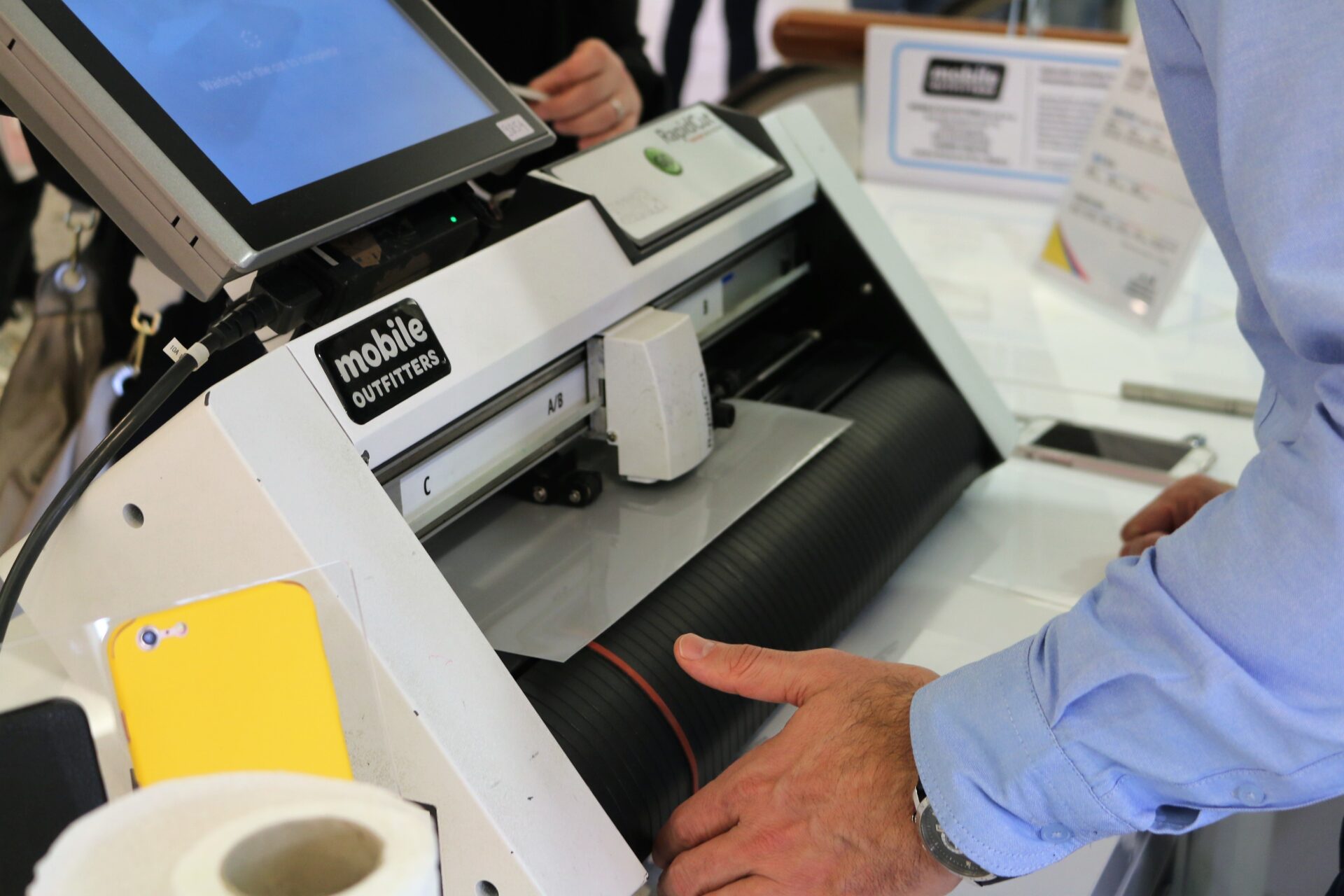 MOBILE OUTFITTERS999 MOBILE OUTFITTERS999